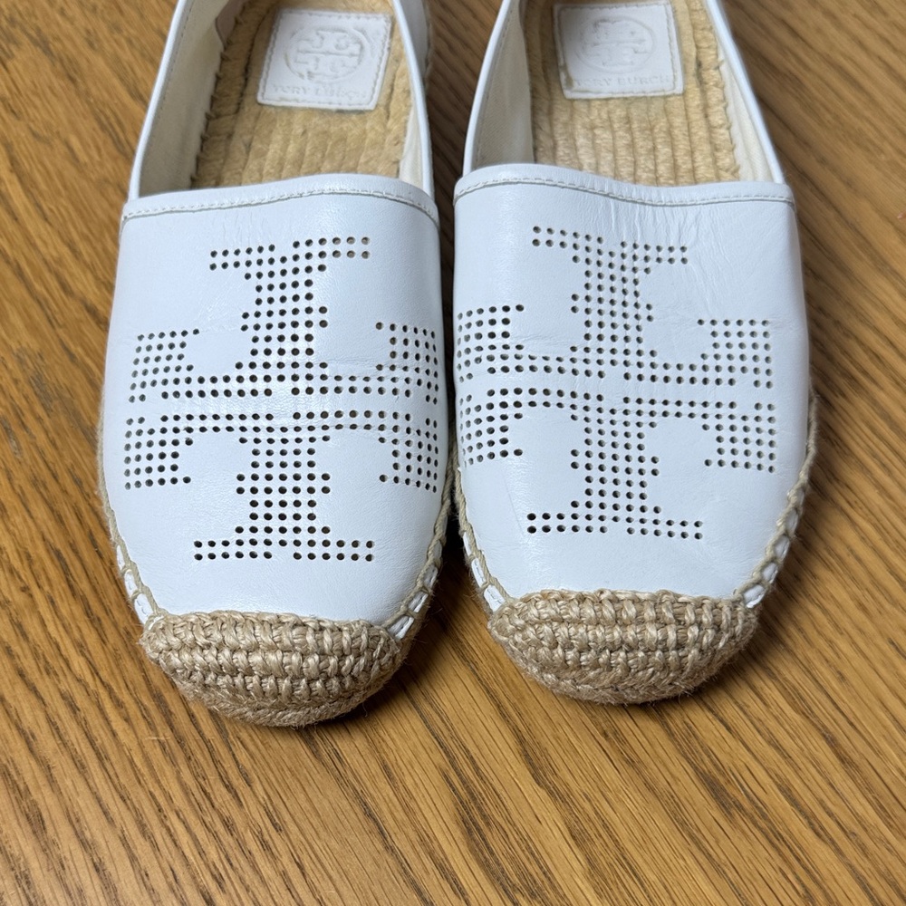 TORY‎ BURCH White Leather Espadrille Flats Perforated Logo Preppy Beach Resort 8 - Picture 2 of 13